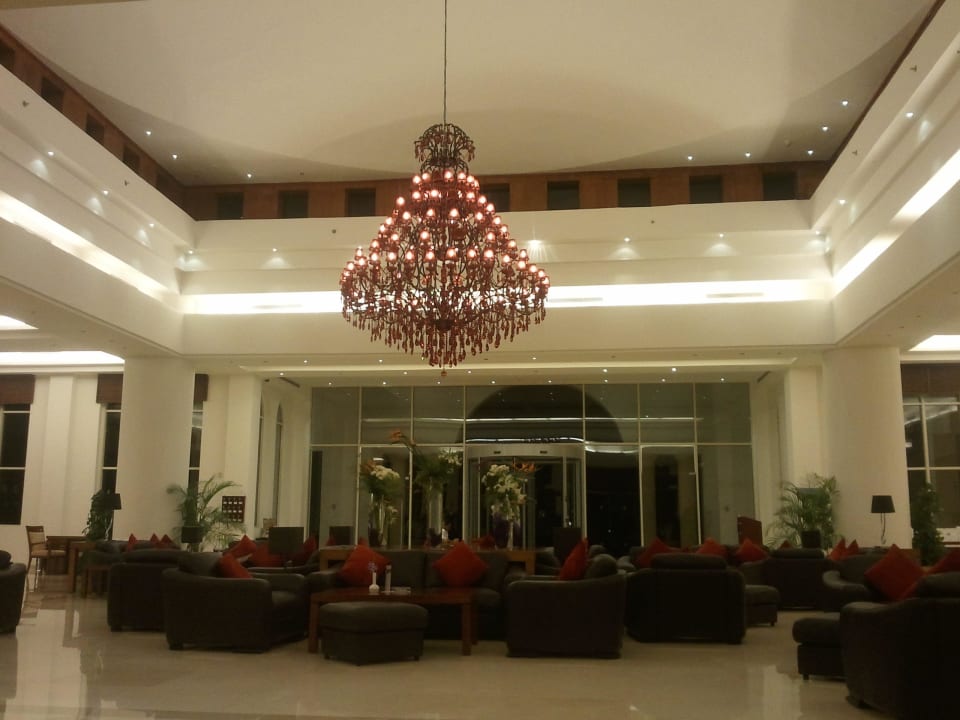 Лобби и вход Cleopatra Luxury Resort Makadi Bay
