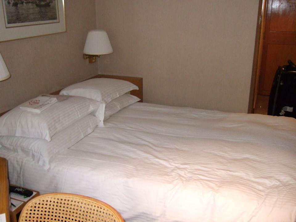 Bett The Kowloon Hotel