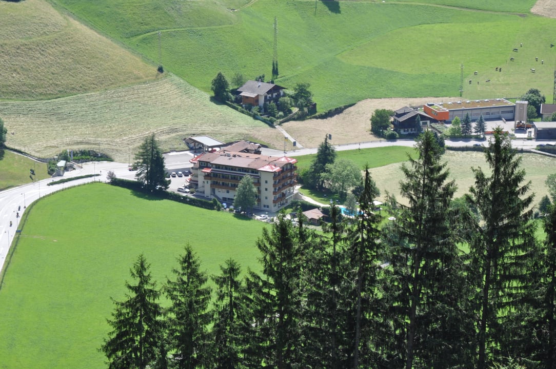 Außenansicht Hotel Wiesenhof Garden Resort