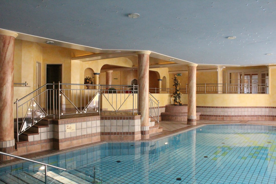 Schwimmbad Innenbereich Wellnesshotel Eggerwirt