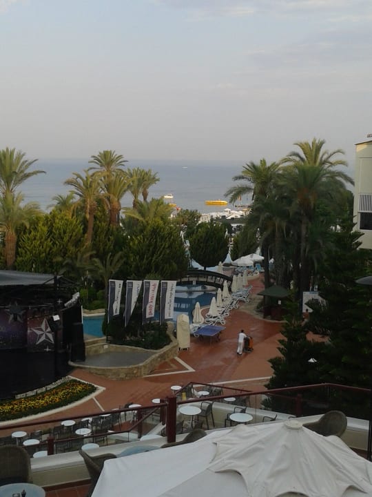 Blick auf Minidisco Bühne PALOMA Perissia