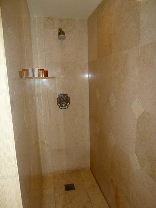 Separate Dusche Hotel The Atlantic Resort & Spa