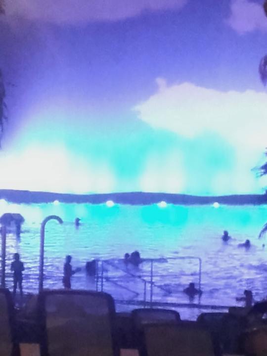 Südseepool am Abend Tropical Islands Resort