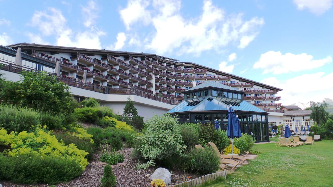 Vom Park aus Interalpen-Hotel Tyrol