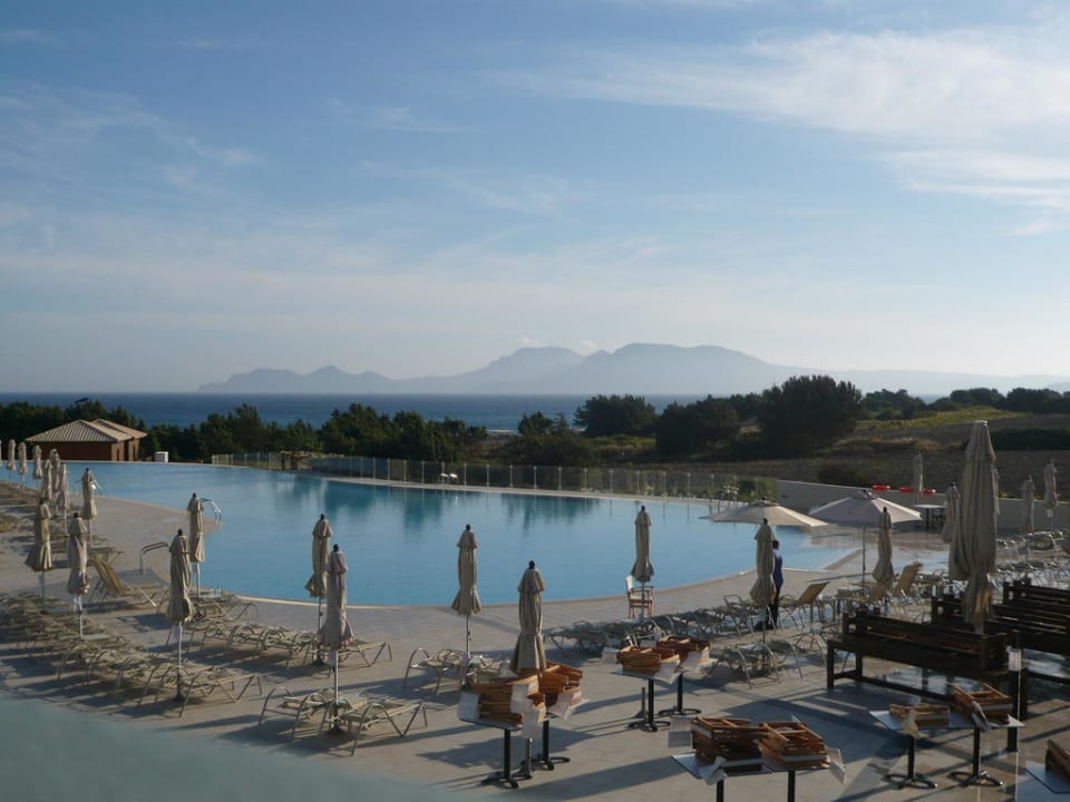 Animation Pool mit Blick auf Nachbarinseln Blue Lagoon Village