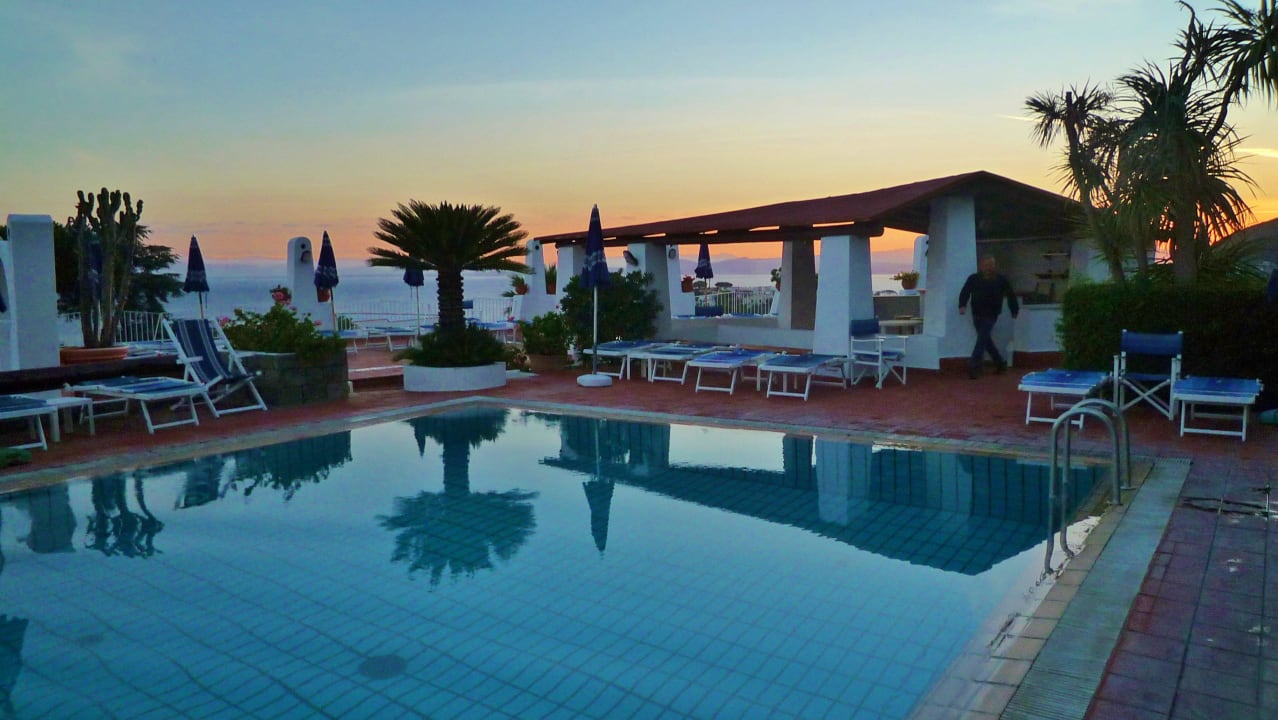 7 Uhr frühmorgens- ganz allein am Pool Poggio Aragosta