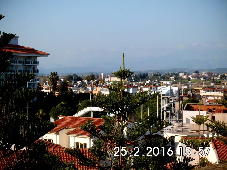 Blick vom Balkon Hintergrund Ruinen Hotel Alderbrook Resort & Spa
