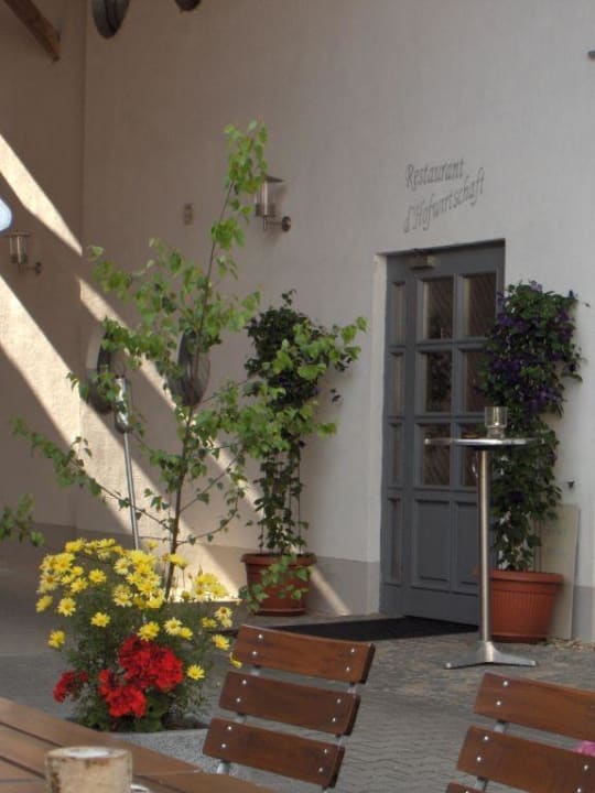 Biergarten im Hof Hotel Gasthof Zur Linde