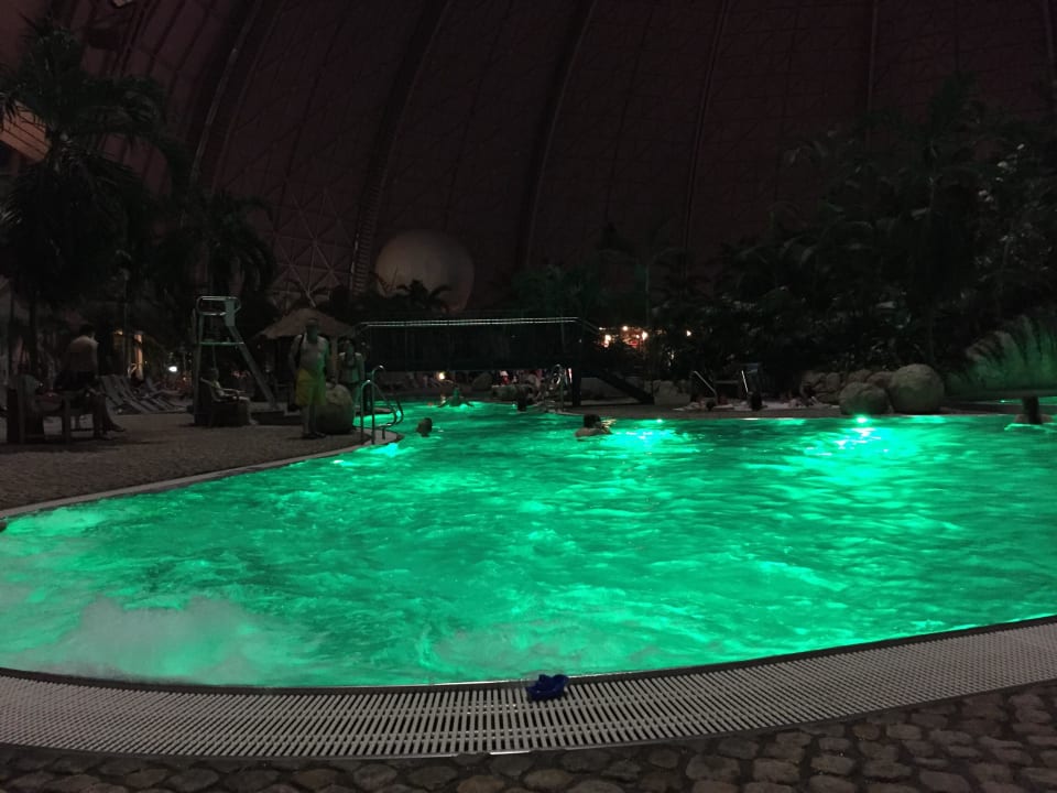 Pool Tropical Islands Resort