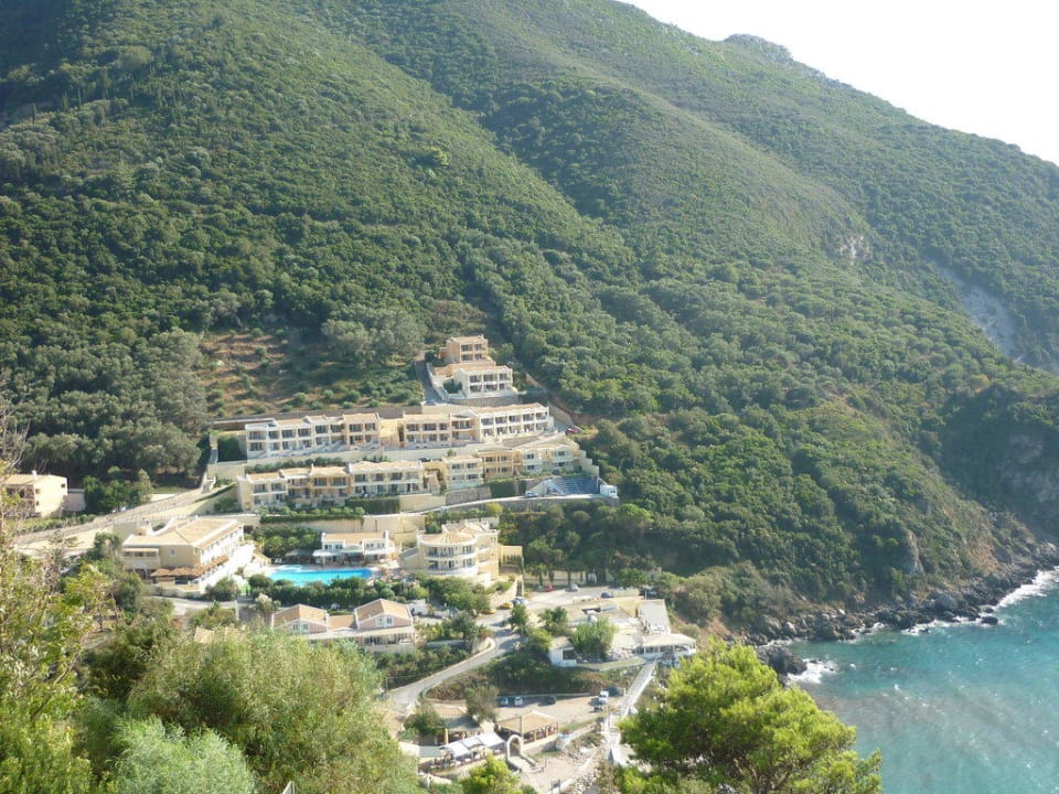 Blick auf Hotel-Anlage Ithea Suites Hotel