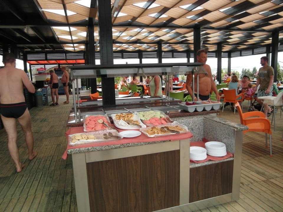 Kuchenbuffet am Strand Hane Family Resort
