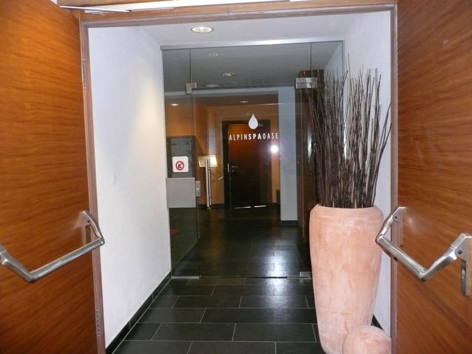 Eingang zum Wellnessbereich Alpin Art & Spa Hotel Naudererhof Superior