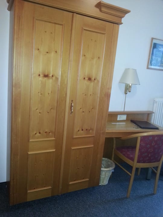 Schrank mit Schreibtisch Hotel Trifthof