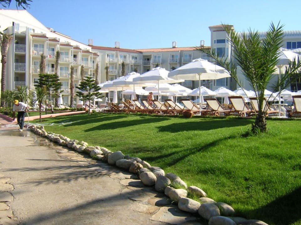 Weg von Strand - Blick auf Neubau Rechts PALOMA Perissia
