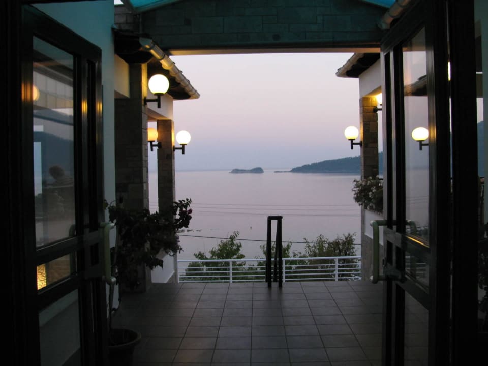 Eingang Hotel Dionysos