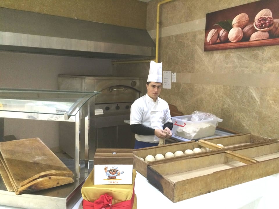 Morgens: Frisch gebackene Brötchen Hane Family Resort