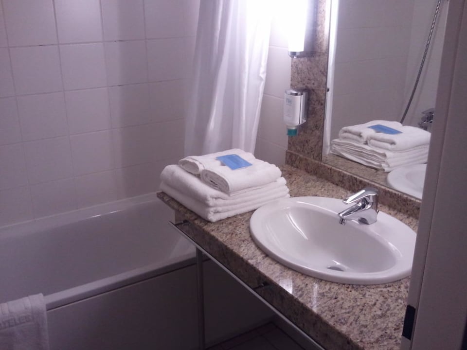 Bad Hotel NH Hamburg Altona