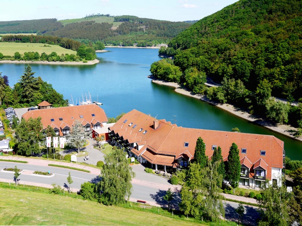Außenansicht Göbel's Seehotel Diemelsee