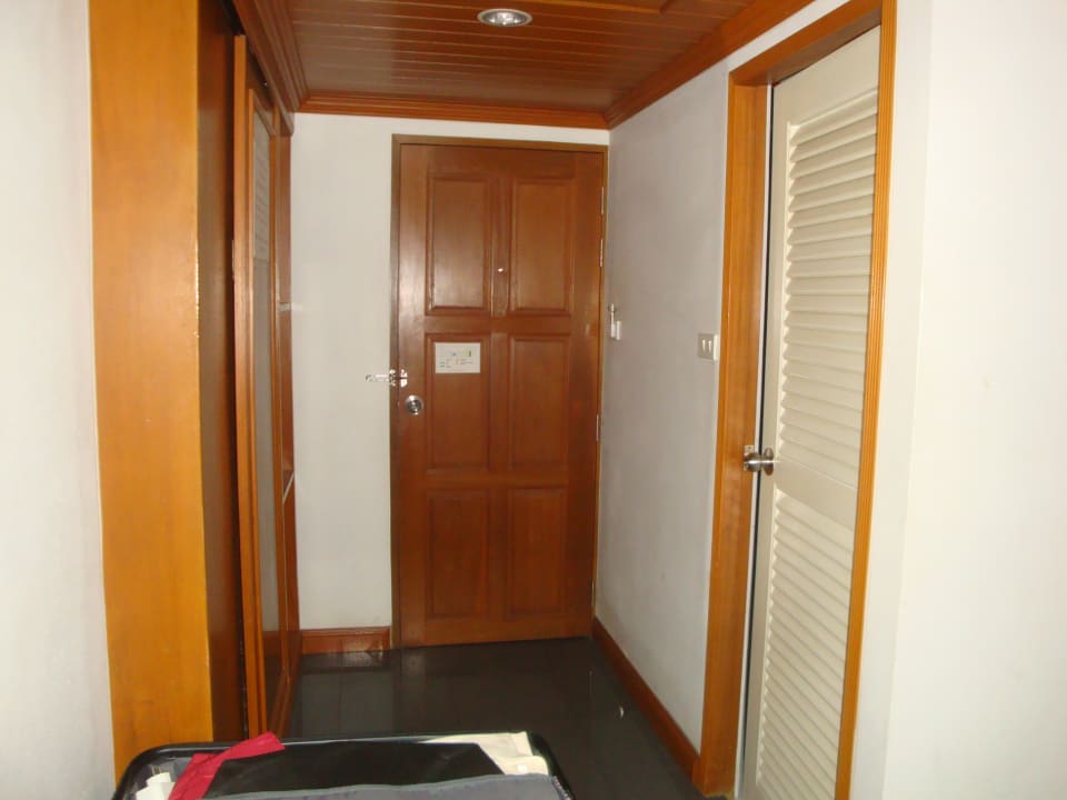 Zimmer Jed Pee Nong Hotel