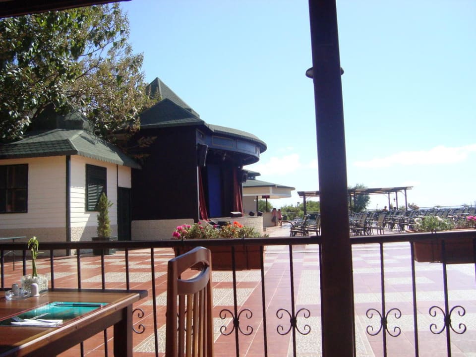 Bühne und Poolbar Hotel Turan Prince