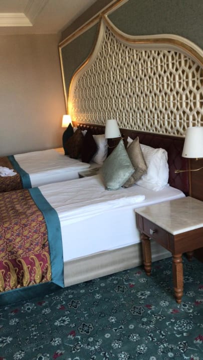 Zimmer Royal Taj Mahal Hotel