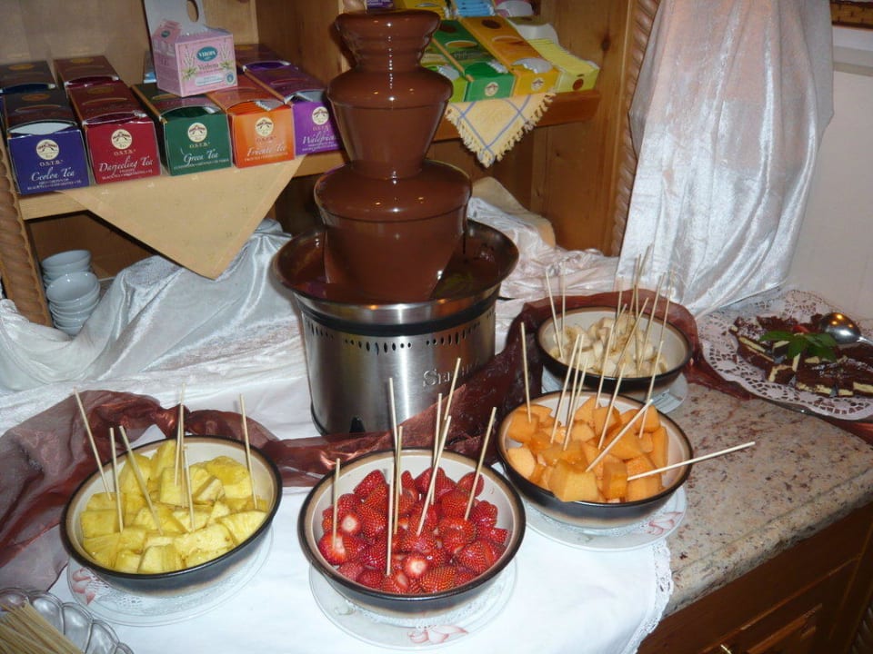 Am Nachspeisenbuffet Hotel Viertler