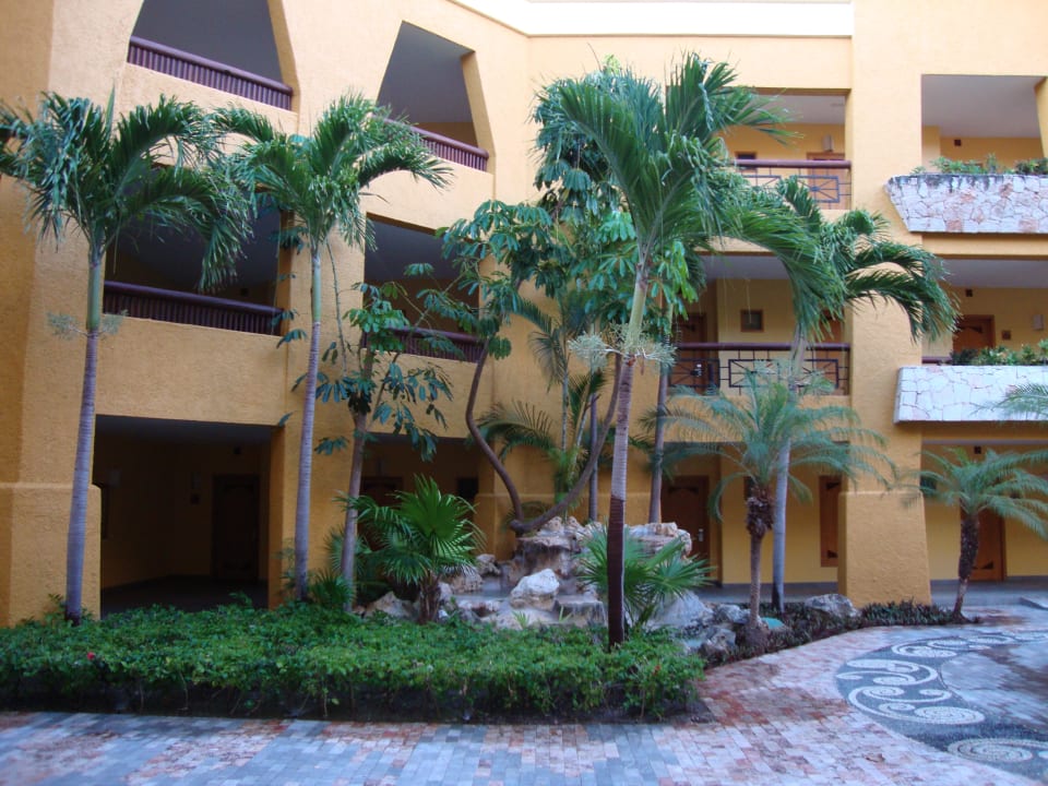 Innenhof Iberostar Selection Paraiso Maya Suites