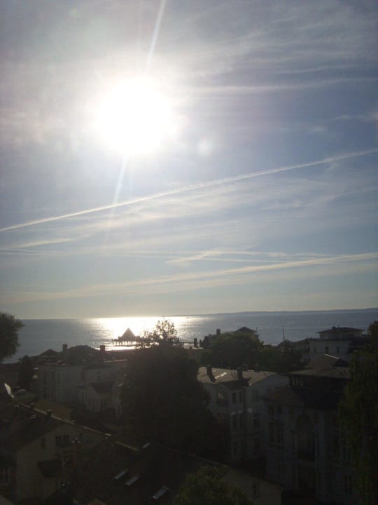 Kurz nach Sonnenaufgang Hotel Wald und See