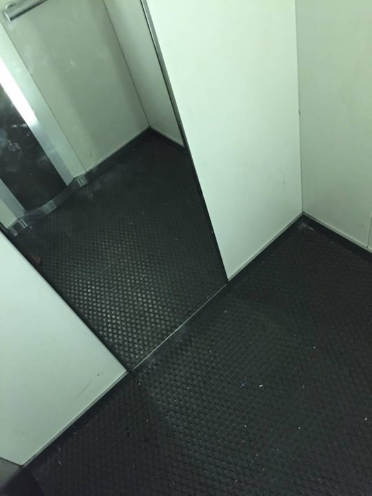 Verschmutzter Aufzug Apparthotel Torcy