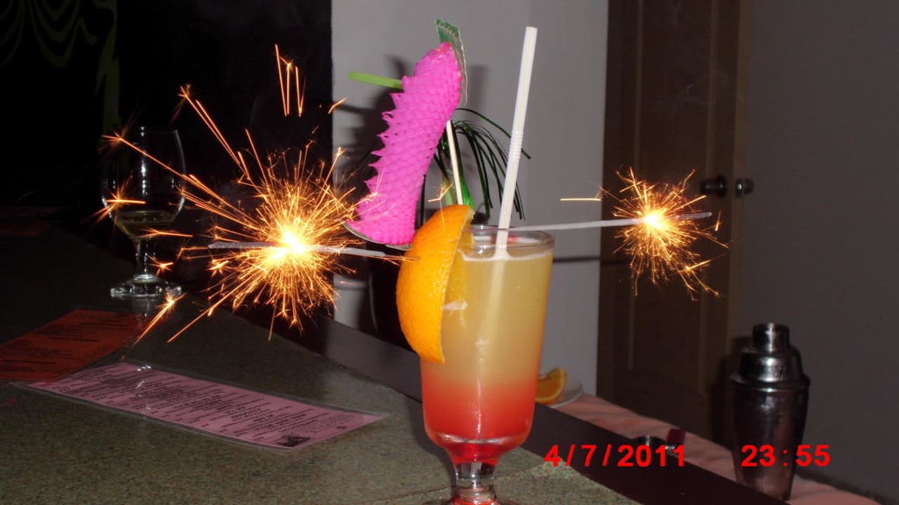 Cocktail in der Disco Grand Seker Hotel