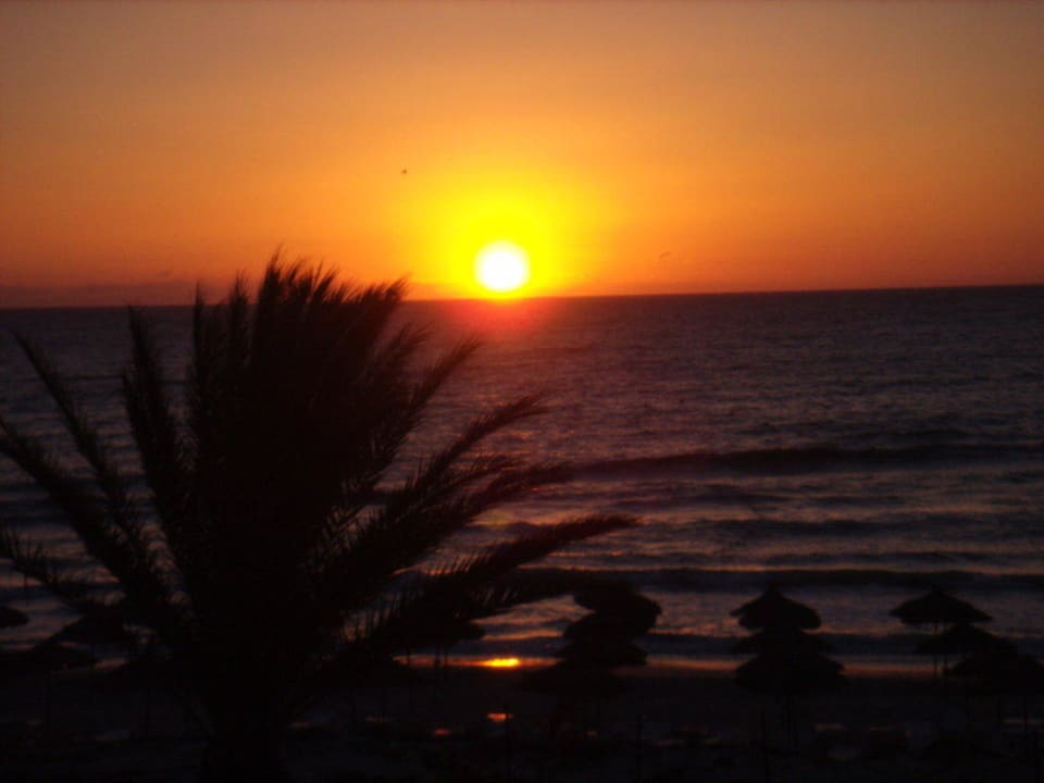 Sonnenaufgang gesehen aus Zimmer 348 Mahdia Beach & Aquapark