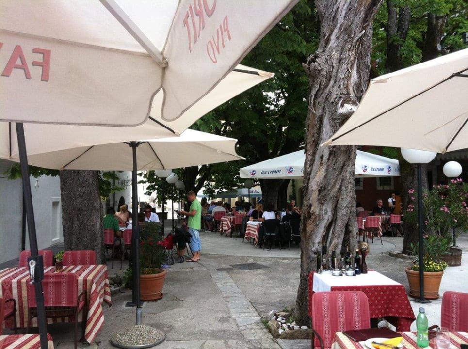 Terrasse vom Restaurant Hotel Kastel