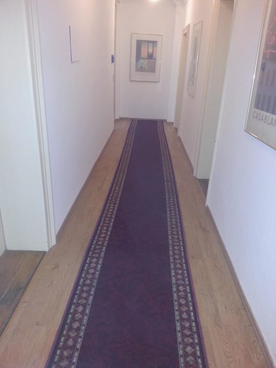 Läufer im Flur Hotel Goldener Hirsch