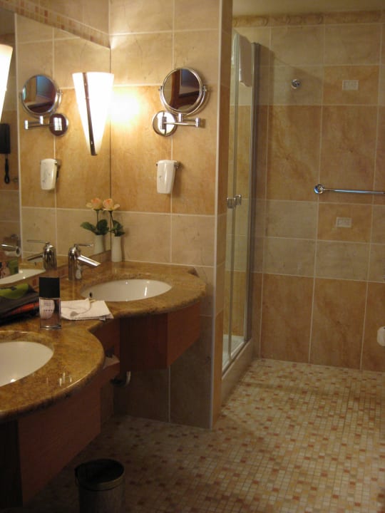 Badezimmer der Suite Lindner Hotel Prague Castle, part of JdV by Hyatt
