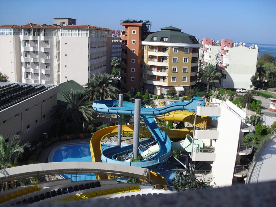 Poolanlage des Hotels Alaiye Resort & Spa