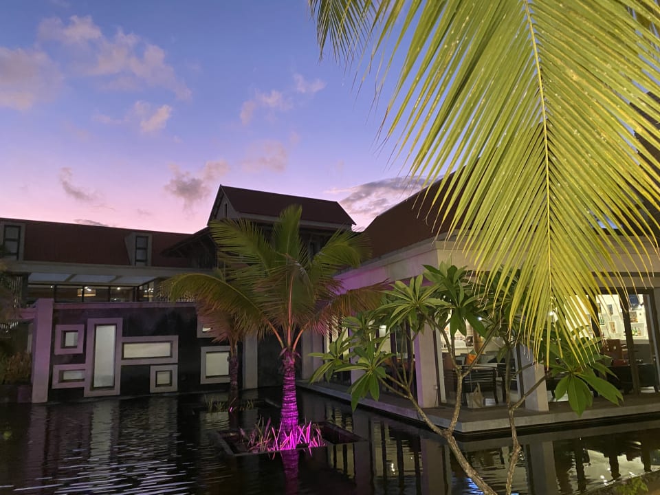 Außenansicht Crystals Beach Resort Belle Mare, a member of Radisson Individuals