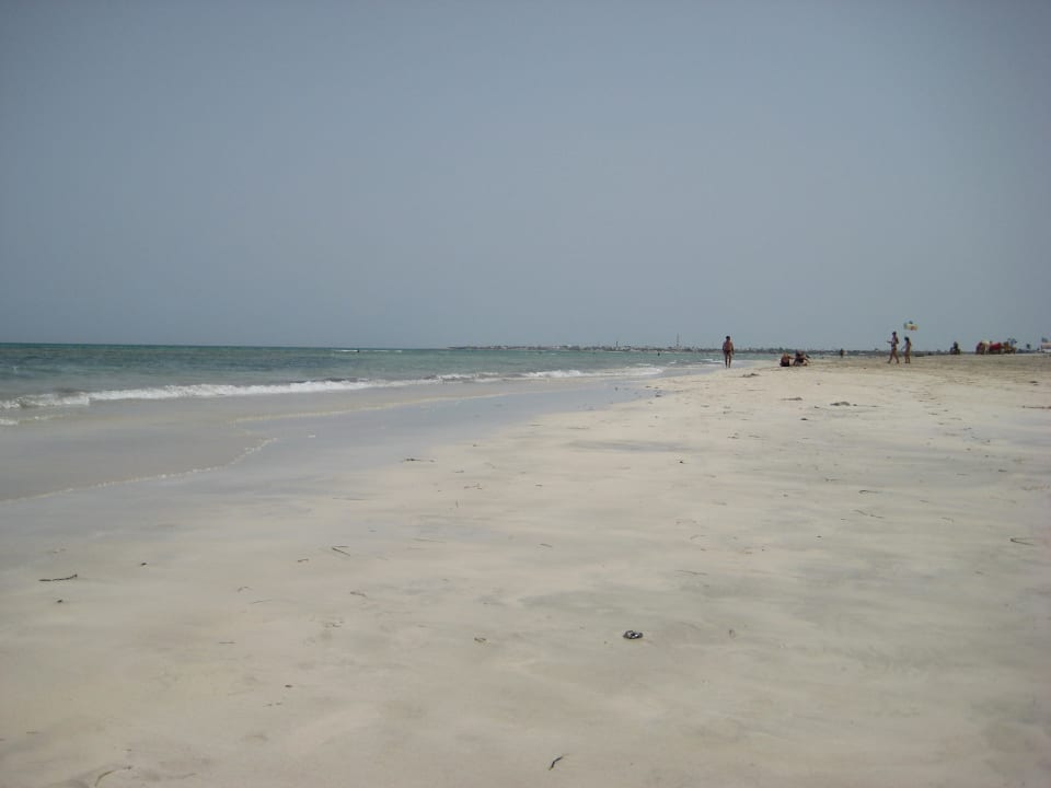 Strand bei Ebbe Hotel Meninx Djerba