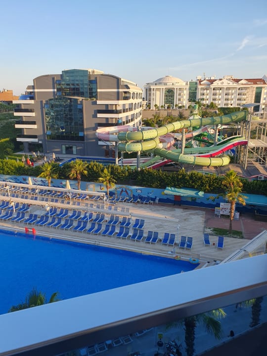 Pool Ramada Resort by Wyndham Side