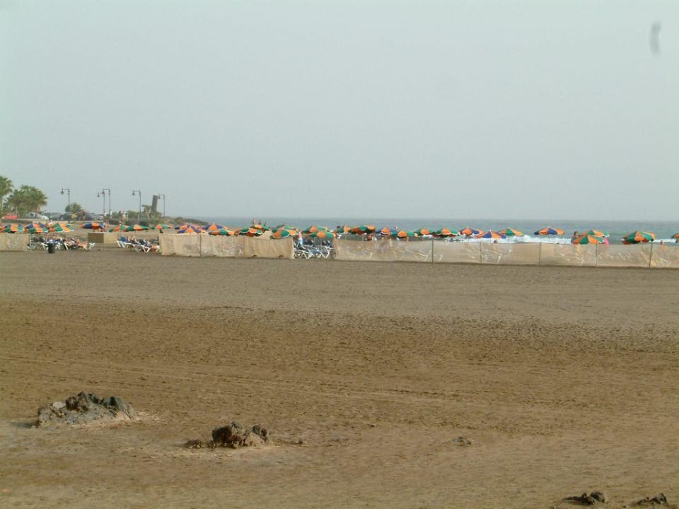 Strandabschnitt mit Windschutz Hipotels La Geria