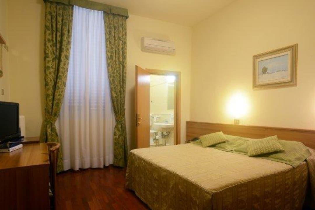 Interno di una delle stanze dell'hotel Colomba Hotel Colomba