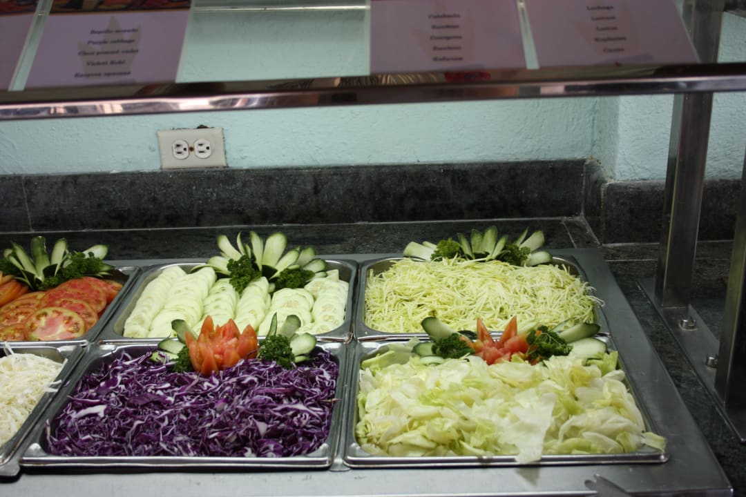 Mittagessen im Mare Nostrum, Salatbuffet Punta Cana Princess All Suites Resort & Spa