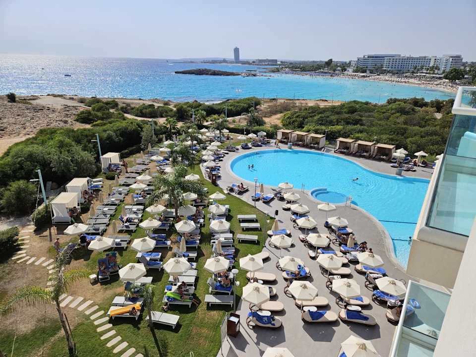 Pool NissiBlu Beach Resort