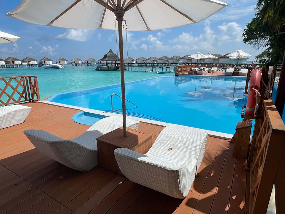 Pool Thulhagiri Island Resort