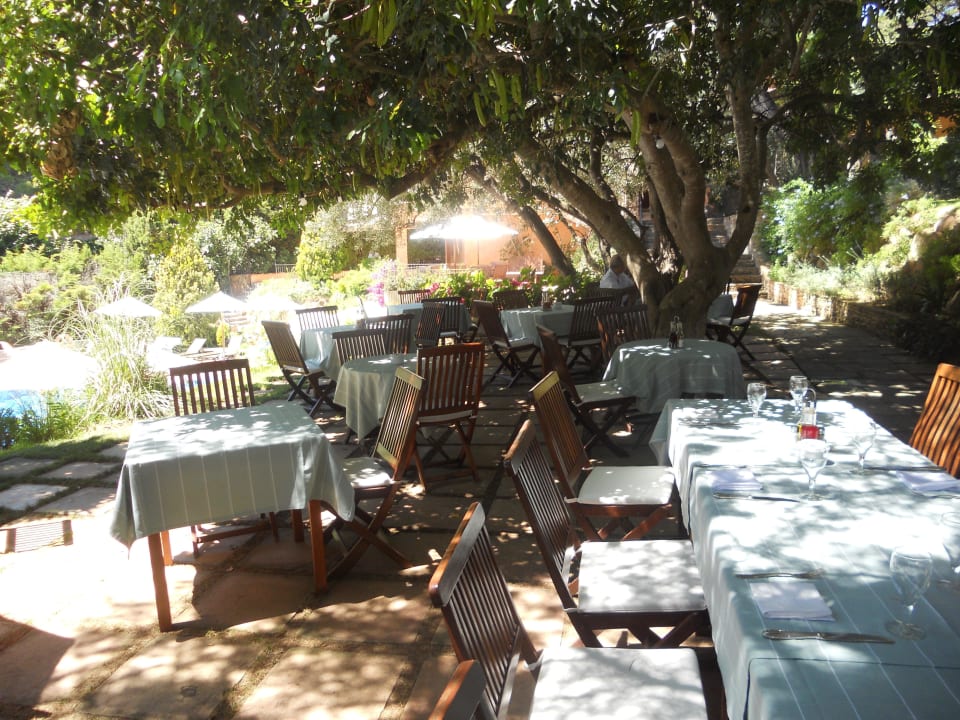 Mittagsrestaurant im Garten Hotel Aigua Blava