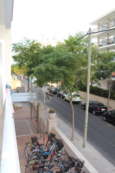 Blick von Balkon auf straße  BQ Apolo Hotel