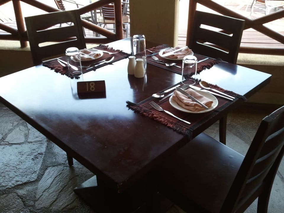 Gedeckter Tisch Ashnil Aruba Lodge