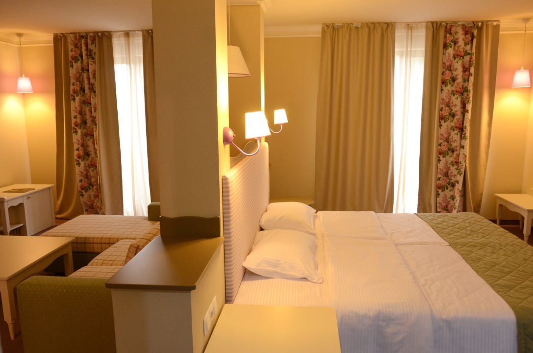 Deluxe Junior Suite  Hotel Parish