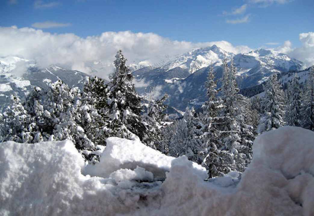 Blick von der Terrasse ins Zillertal Berggasthof Platzlalm