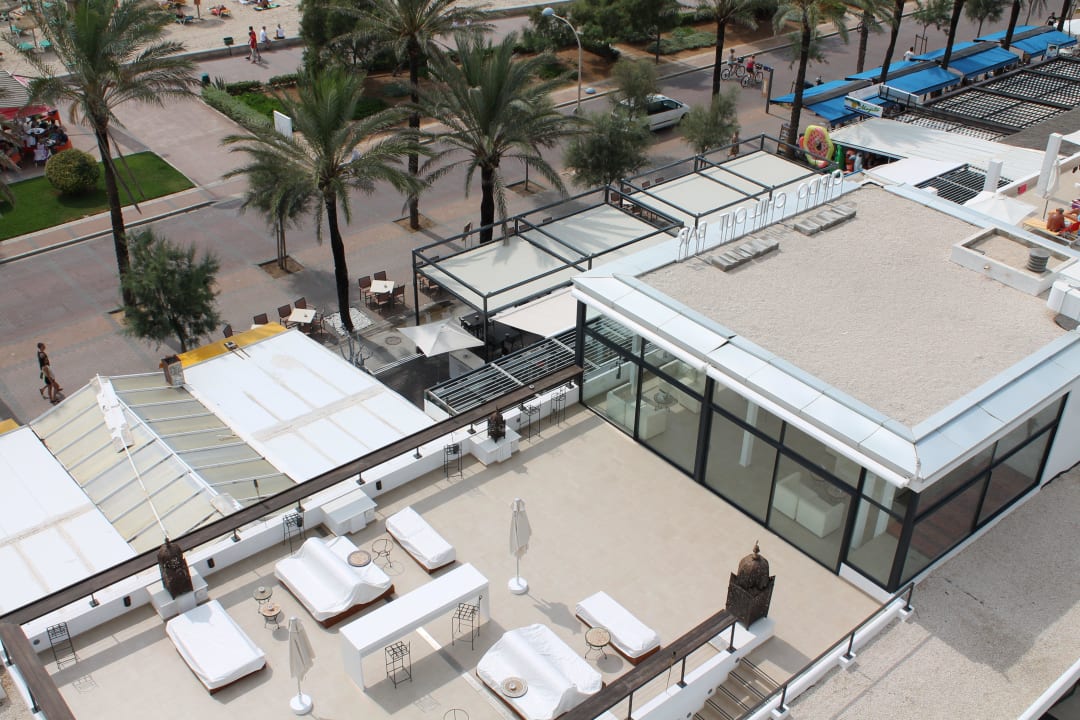 Blick auf die Hotelbar Iberostar Waves Bahia de Palma
