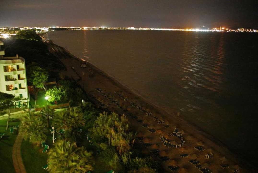 Ausblick vom Hotel, abends Playa Esperanza Resort